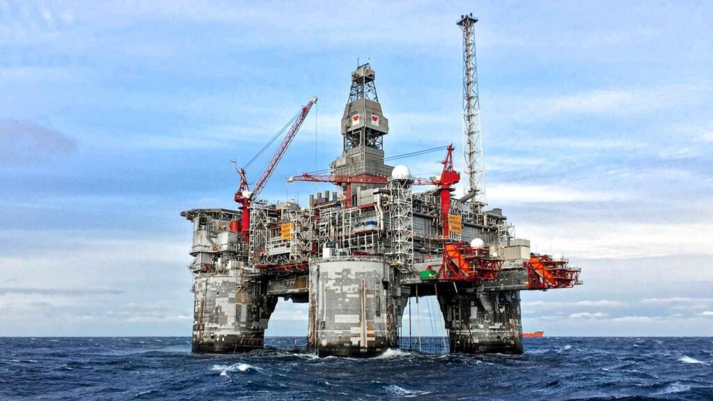 Large offshore oil rig in blue waters symbolizing Ecopetrol’s production growth as HSBC raises its price target to $13 amid surging $94 Brent crude prices.
